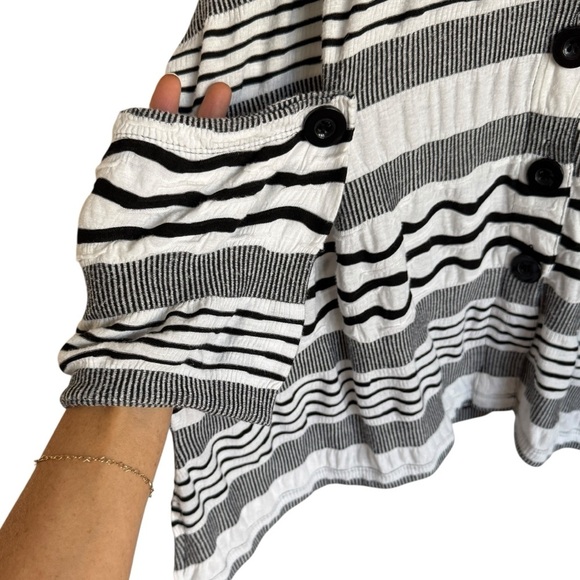 Ali Miles White & Black Button Front Wave Tunic Top, Size 2X - Picture 5 of 9